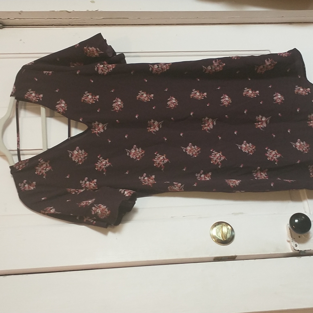 Maurices Size Small long tunic shirt dark brown with floral print 100% polyester